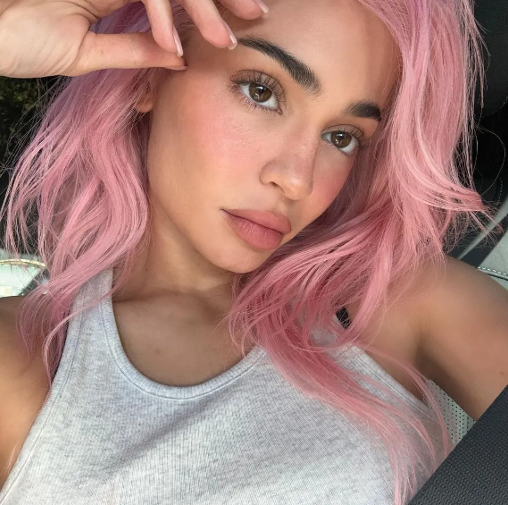 Kylie Jenner Flaunts Her Bubblegum Pink Hair In A New Style Photo - The Times Post