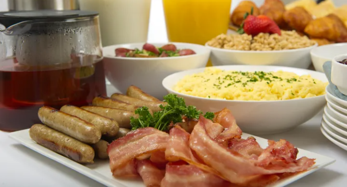 Tips For Safely Avoiding Food Poisoning At A Hotel's Breakfast Buffet