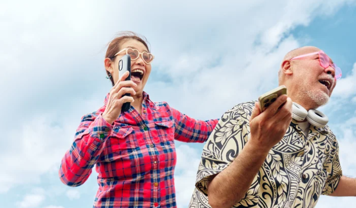 4 Phone Habits Older People Have That Leave Younger Generations Cringing - The Times Post